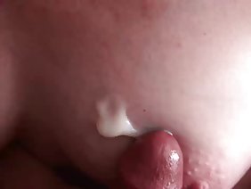 Fucks pomezh legs and cums on the hole in the ass